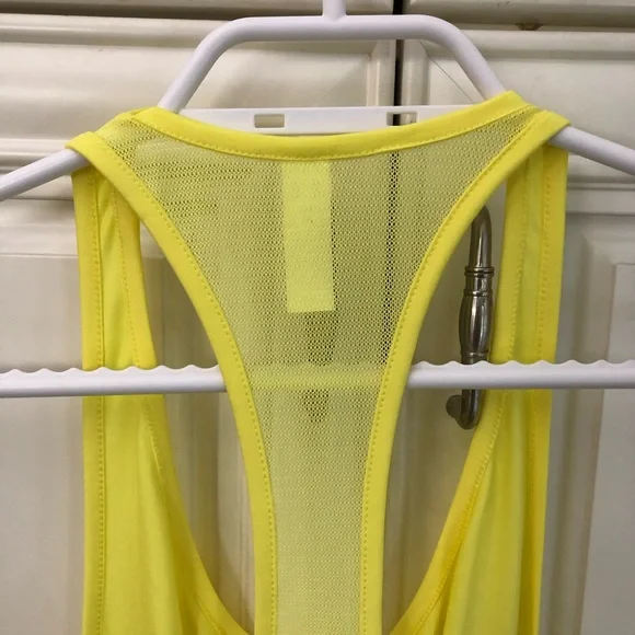 NWT Under Armour women’s lightweight tank top - Picture 5 of 11